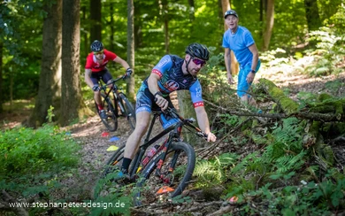 Intensives Fahrtechniktraining im Wald