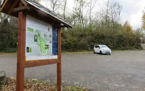 Parkplatz Kirche-Halleberg1.JPG