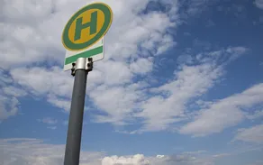 bushaltestelle_schild_pixabay_stux.jpg
