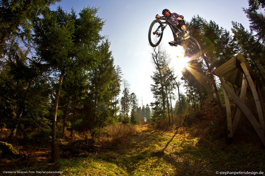 Mountainbiker im Warsteiner Bikepark Foto: Stephanpetersdesign