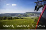 Blick auf Willingen aus der Gondel der Ettelsberg-Seilbahn